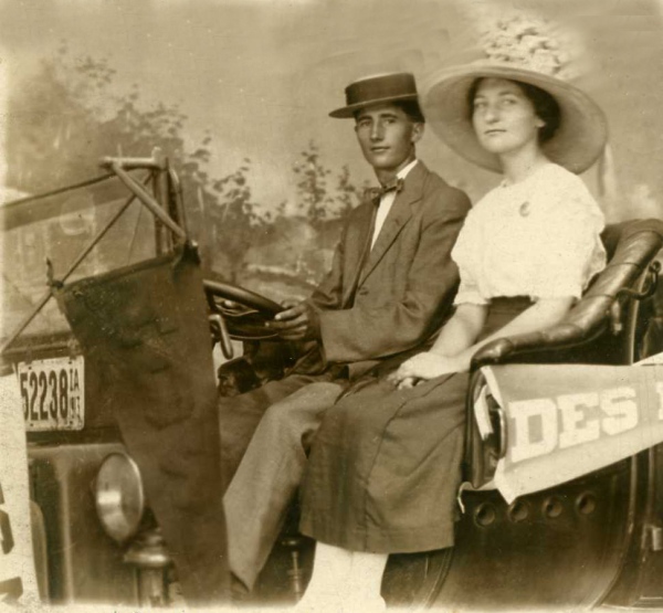 Gene (20 yrs) and Mary (18 yrs) at Iowa State Fair 1913 - where he proposed